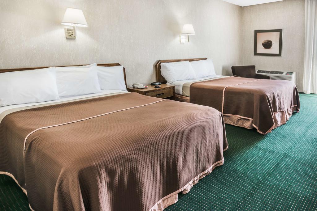 Howard Johnson By Wyndham Milford/New Haven Екстер'єр фото