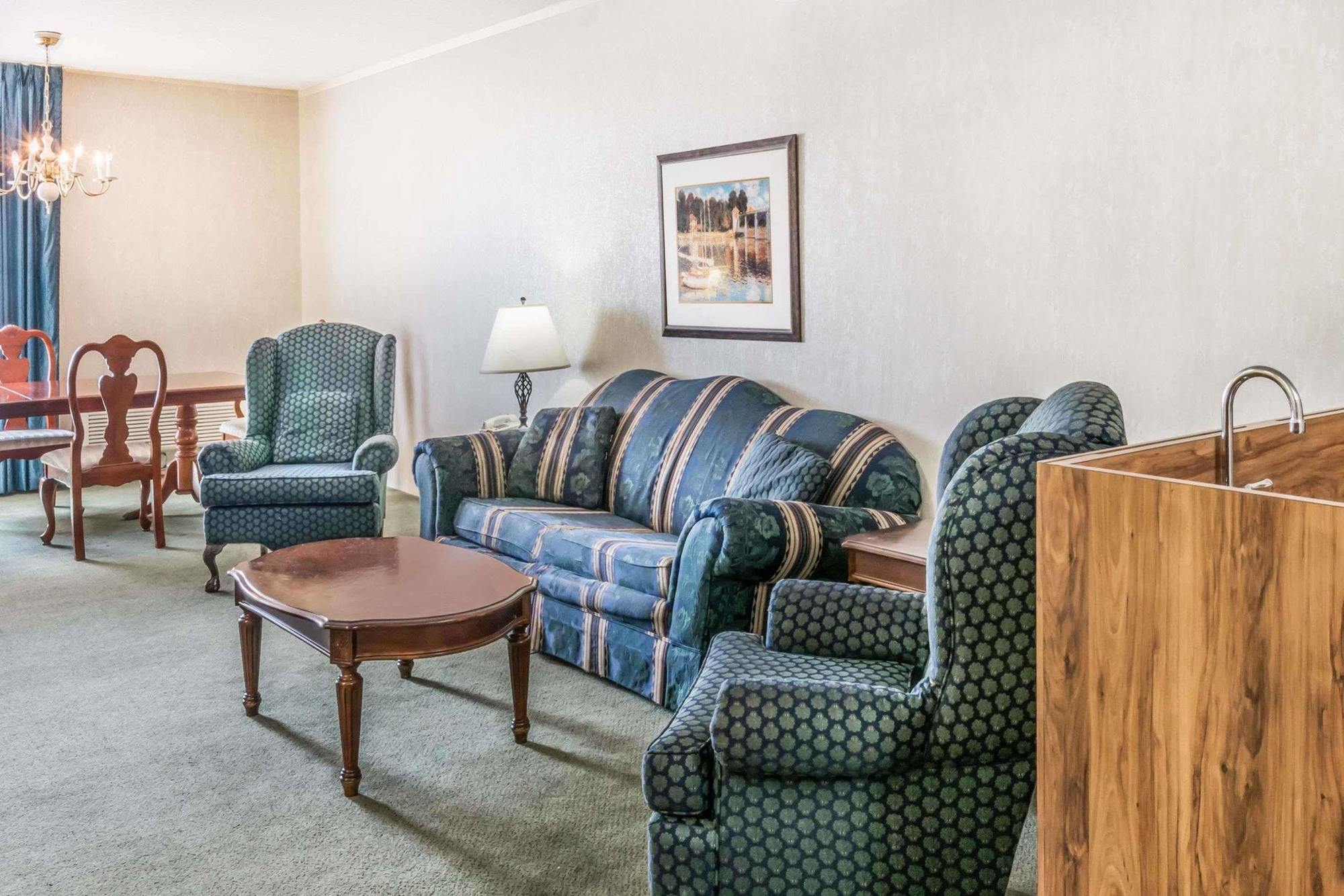 Howard Johnson By Wyndham Milford/New Haven Екстер'єр фото