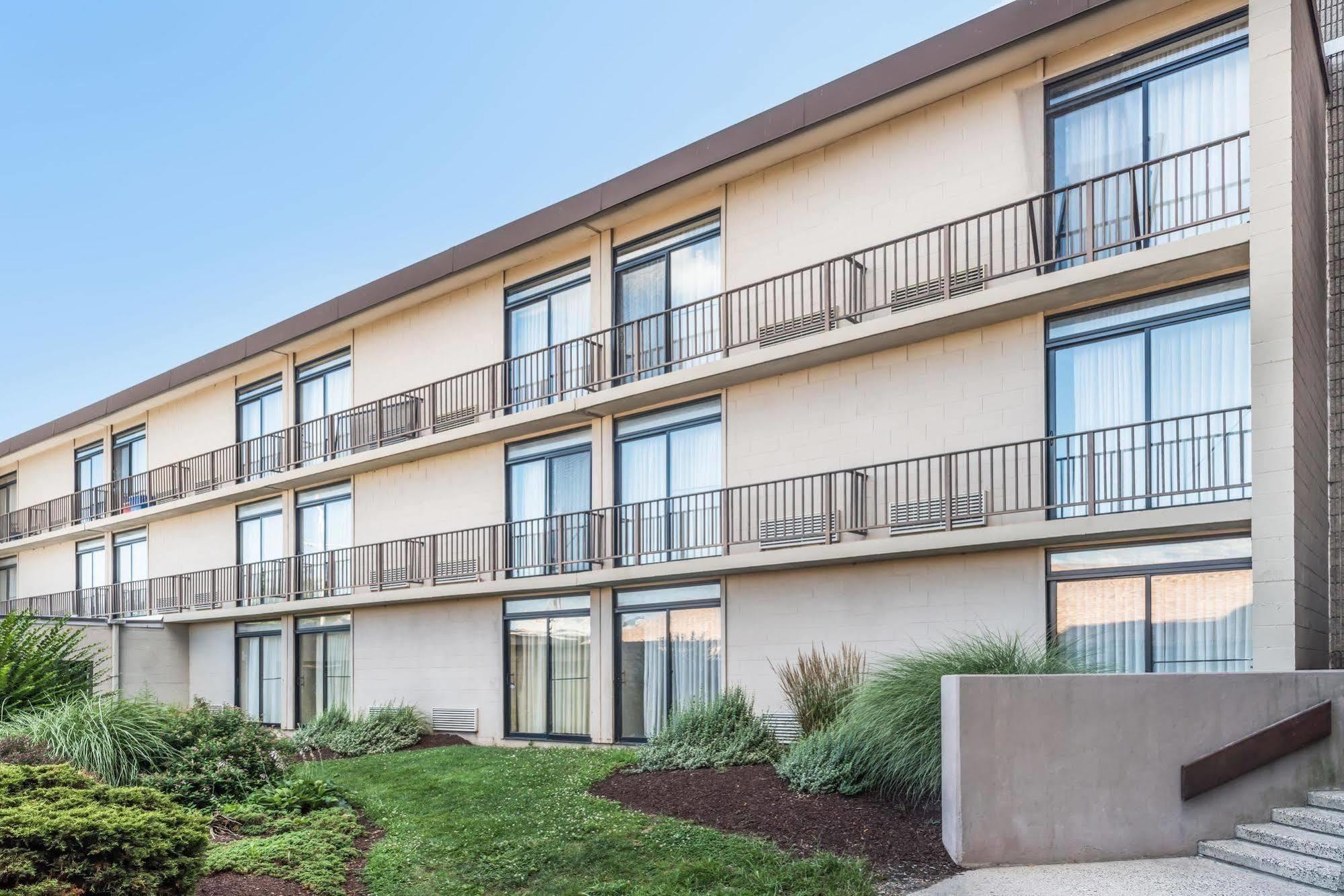 Howard Johnson By Wyndham Milford/New Haven Екстер'єр фото